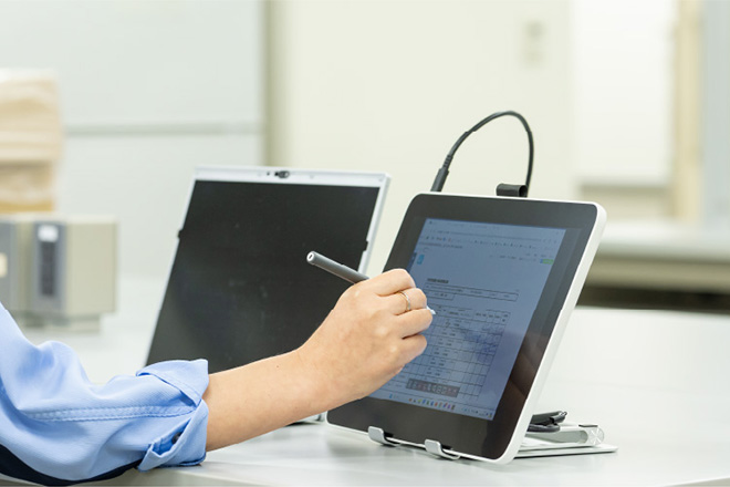 Wacom One DTH134 ペンタブレット 2024年製造品 ワコム、42,900円の初心者向け13.3型液晶ペンタブ「Wacom One