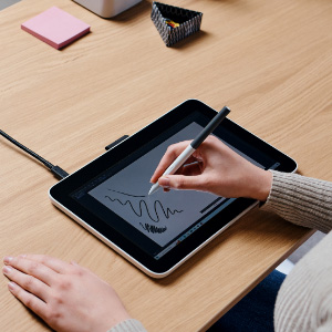 Wacom One DTH134 ペンタブレット 2024年製造品 ワコム、42,900円の初心者向け13.3型液晶ペンタブ「Wacom One