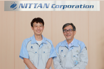 画像：生産技術開発部 部長 芥川 博行 氏　生産技術グループ設計1係 係長 清水 裕樹 氏